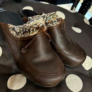 DANSKO Clogs BRAND NEW  Brown leather super cute Size 10